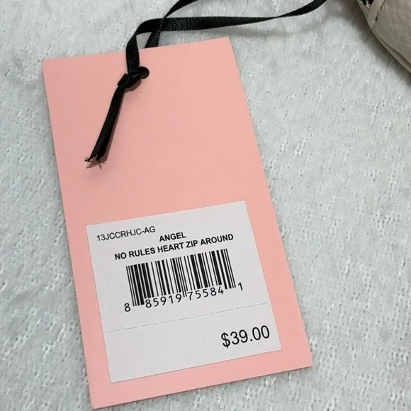 Juicy Couture Cream Heart Wristlet Coinpurse - Picture 7 of 9